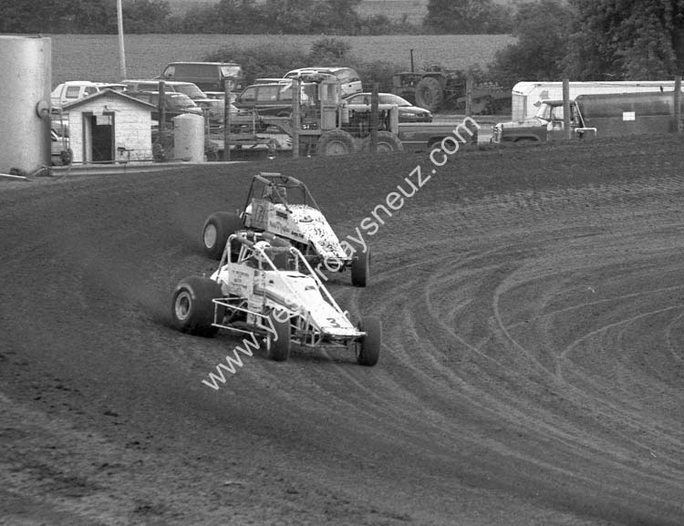 Leon Thickston (3) T. Jarrett (29)a