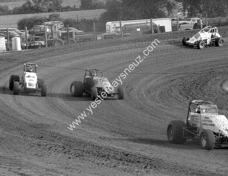 T. Jarrett (29) Kevin Thomas (3) B. Putterbaugh (16)